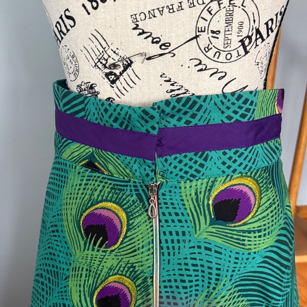 One of a kind Gala Peacock Feather Print Skirt - Picture 6 of 10
